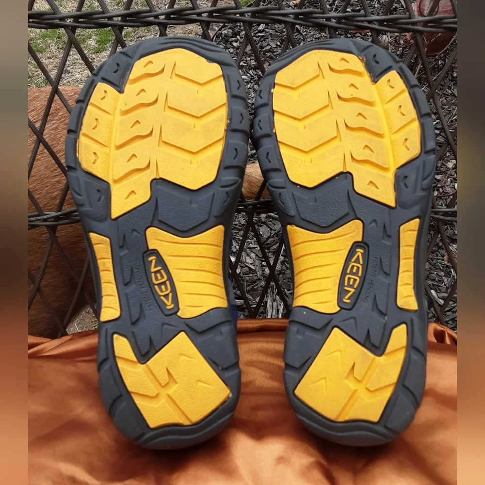 Keen Women's Outdoor Hiking Waterproof Footwear Size 6.